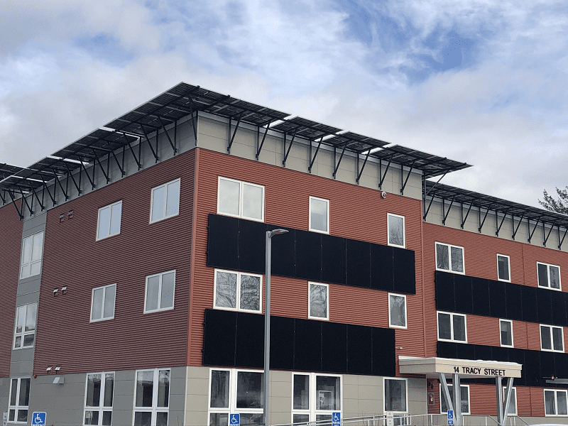 tracy-st-solar-with-bifacial-cornice-array